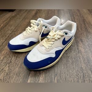 Nike Men's Blue and White Sneakers